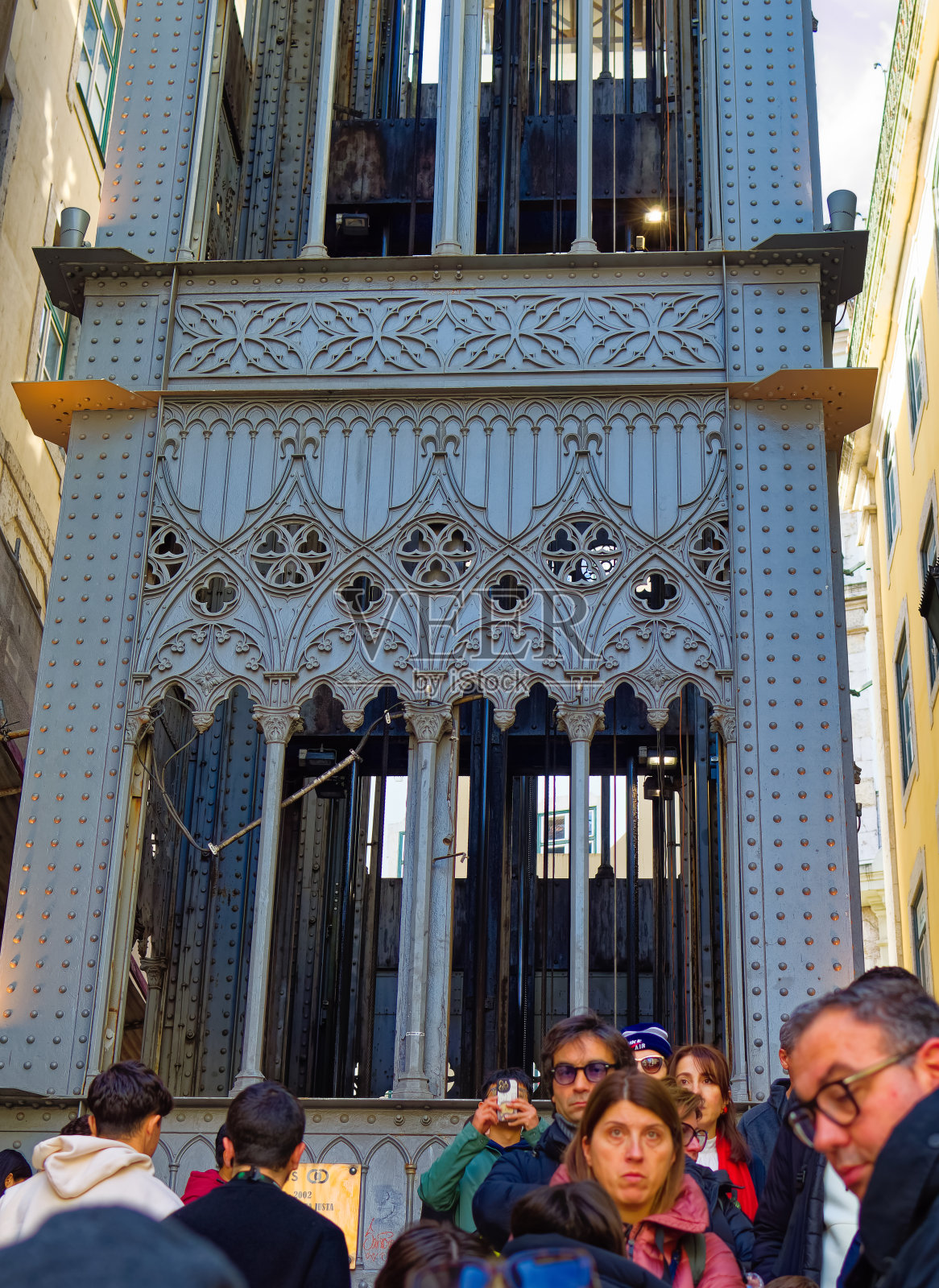 葡萄牙里斯本圣胡斯塔电梯的日常景观。照片摄影图片