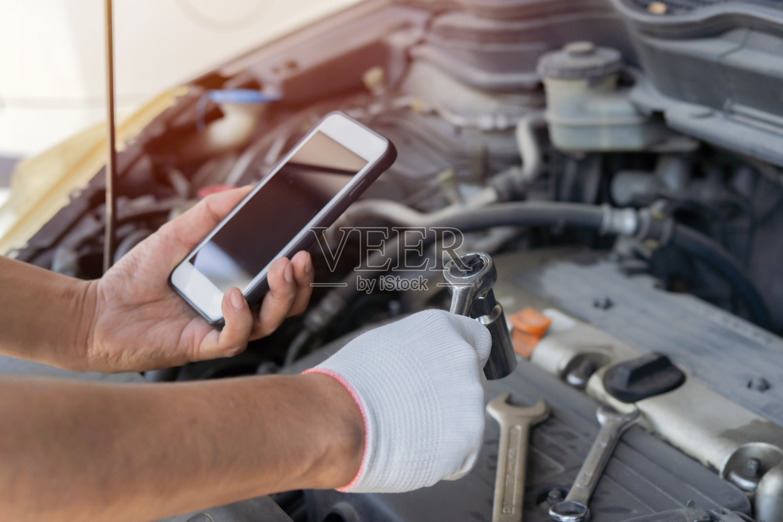 家用机械修车。手机维修服务咨询。照片摄影图片