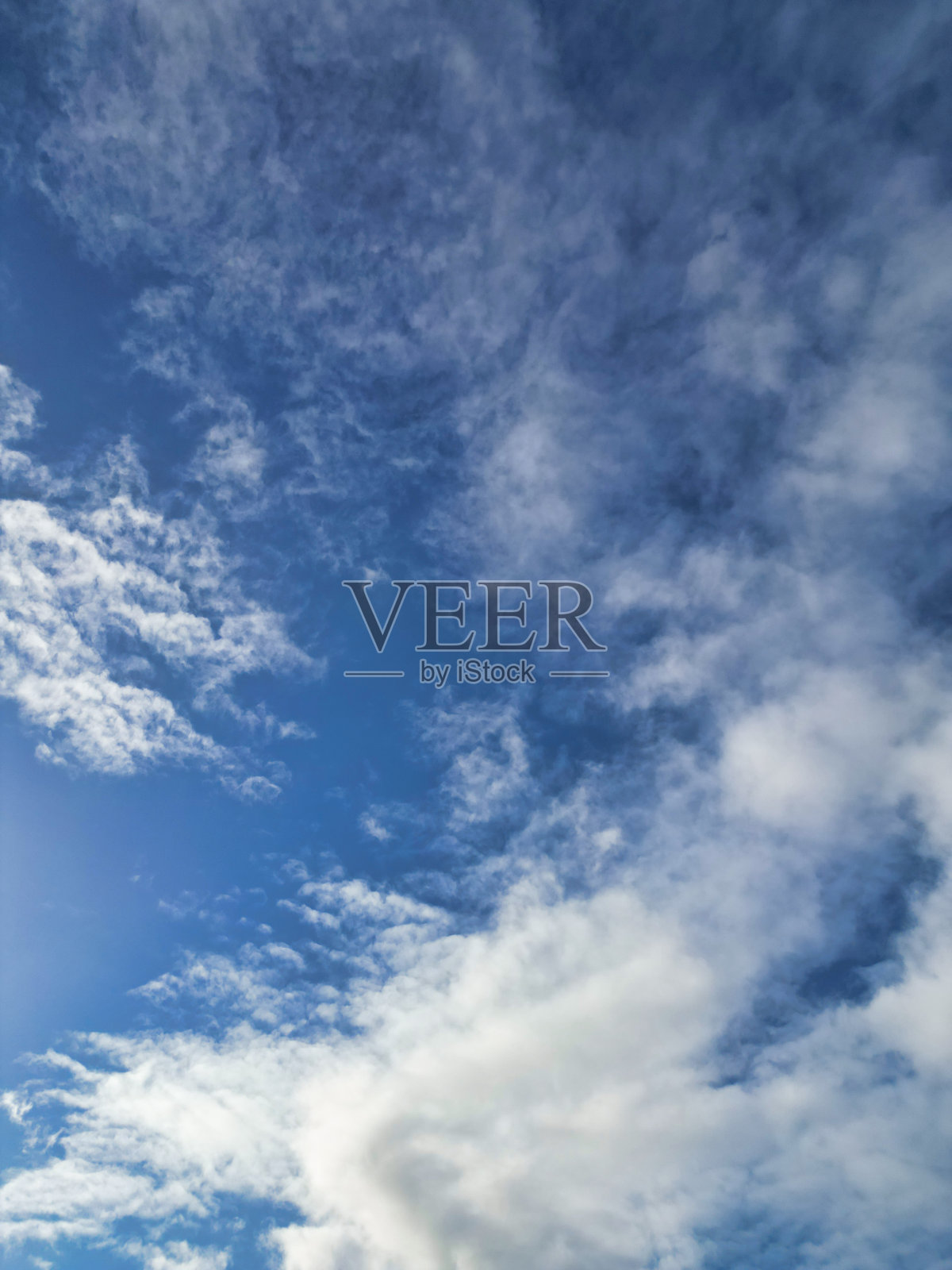 英国上空的云与蓝天照片摄影图片