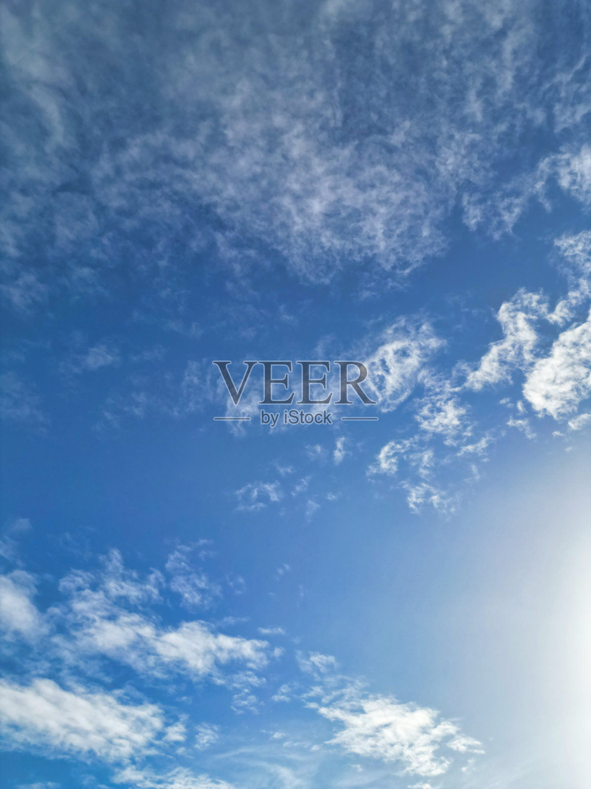 英国上空的云与蓝天照片摄影图片