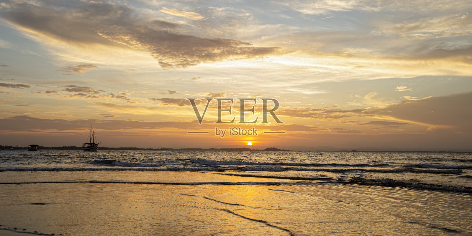 夏天巴西海滩上的日落照片摄影图片