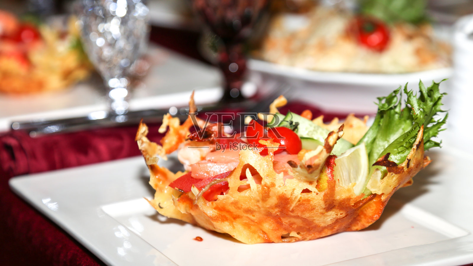 海鲜蔬菜沙拉，原汁原味的有趣呈现照片摄影图片