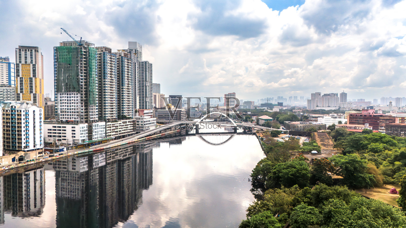菲律宾马尼拉美丽的城市景观，由无人机拍摄照片摄影图片