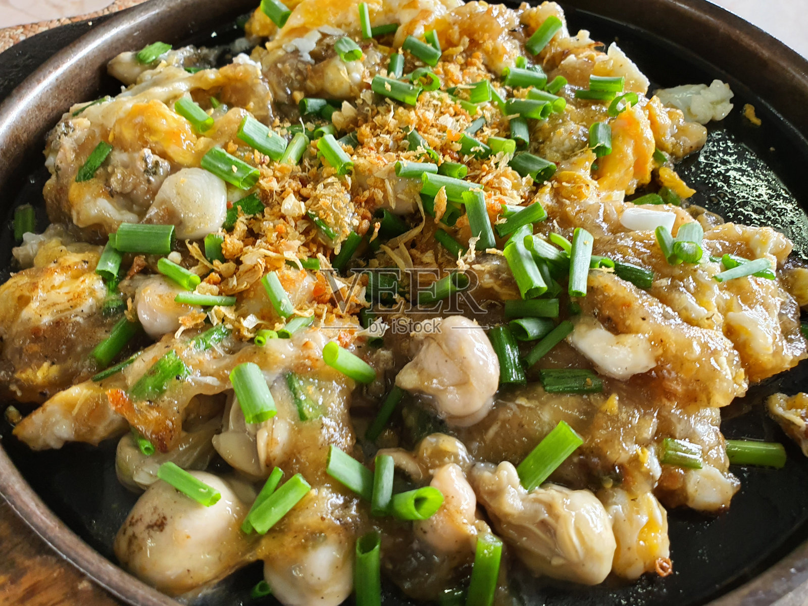 生蚝大葱煎锅特写照片摄影图片