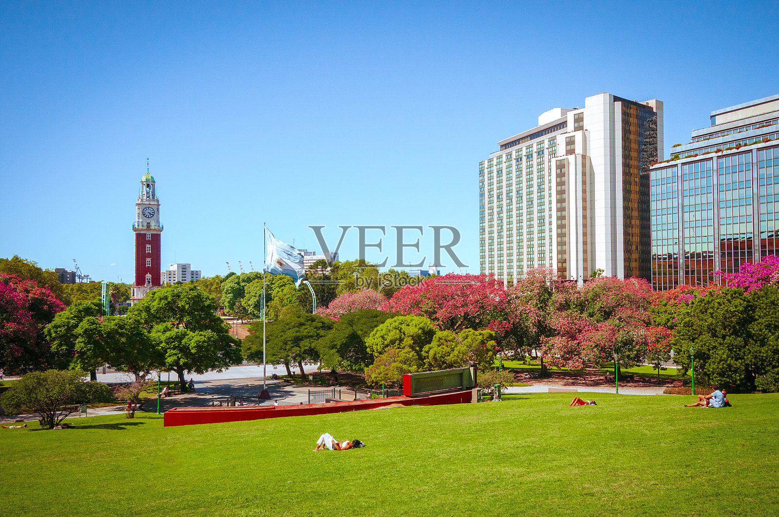 阿根廷布宜诺斯艾利斯，Fuerza asamrea广场上的纪念塔照片摄影图片