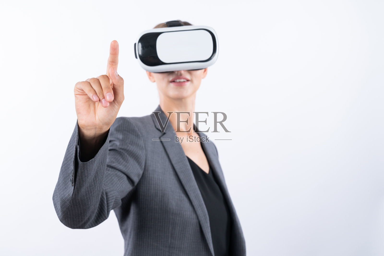 聪明的领导者触摸程序或使用VR眼镜工作。精巧的设计。照片摄影图片