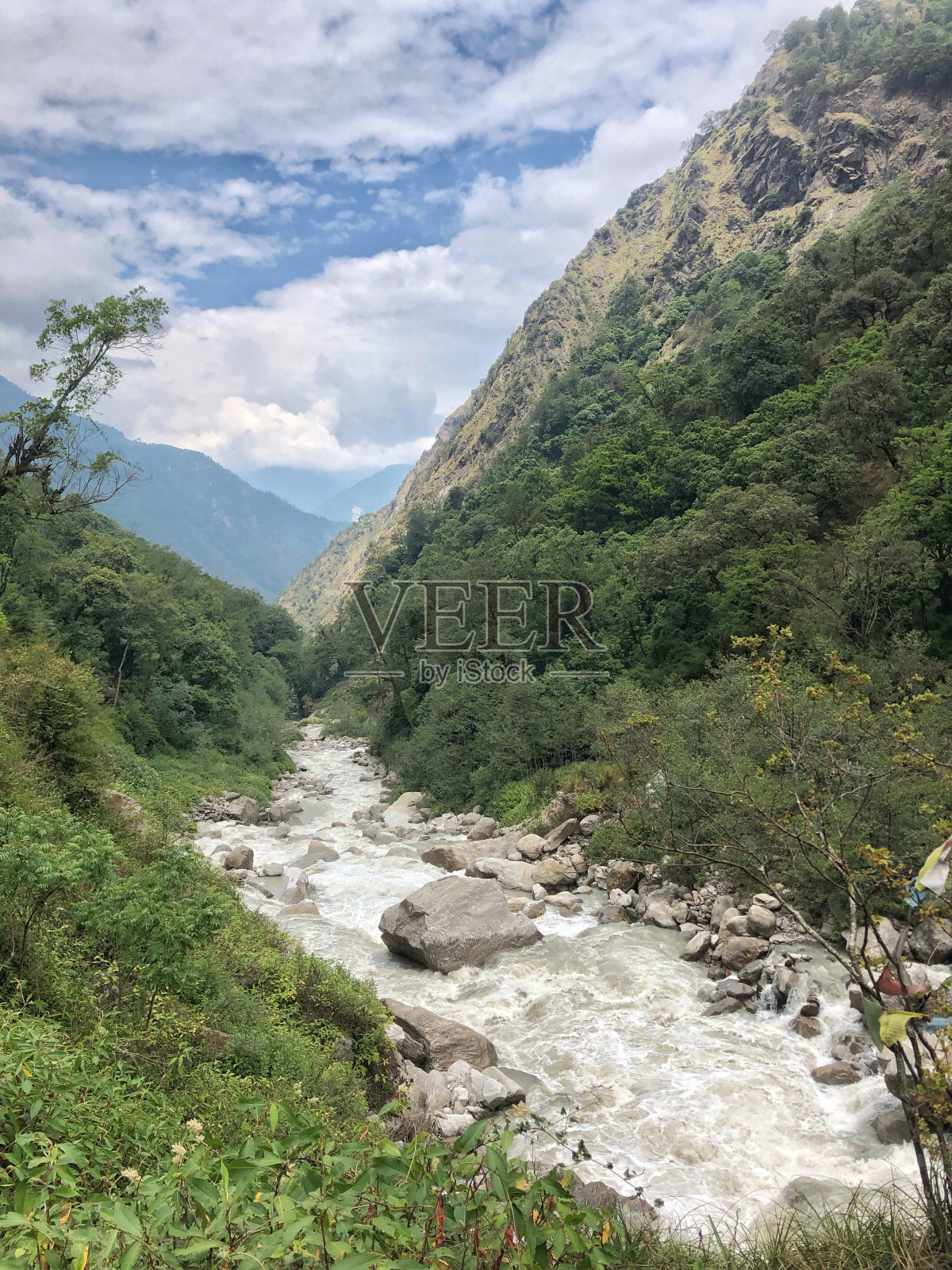 山区河流照片摄影图片