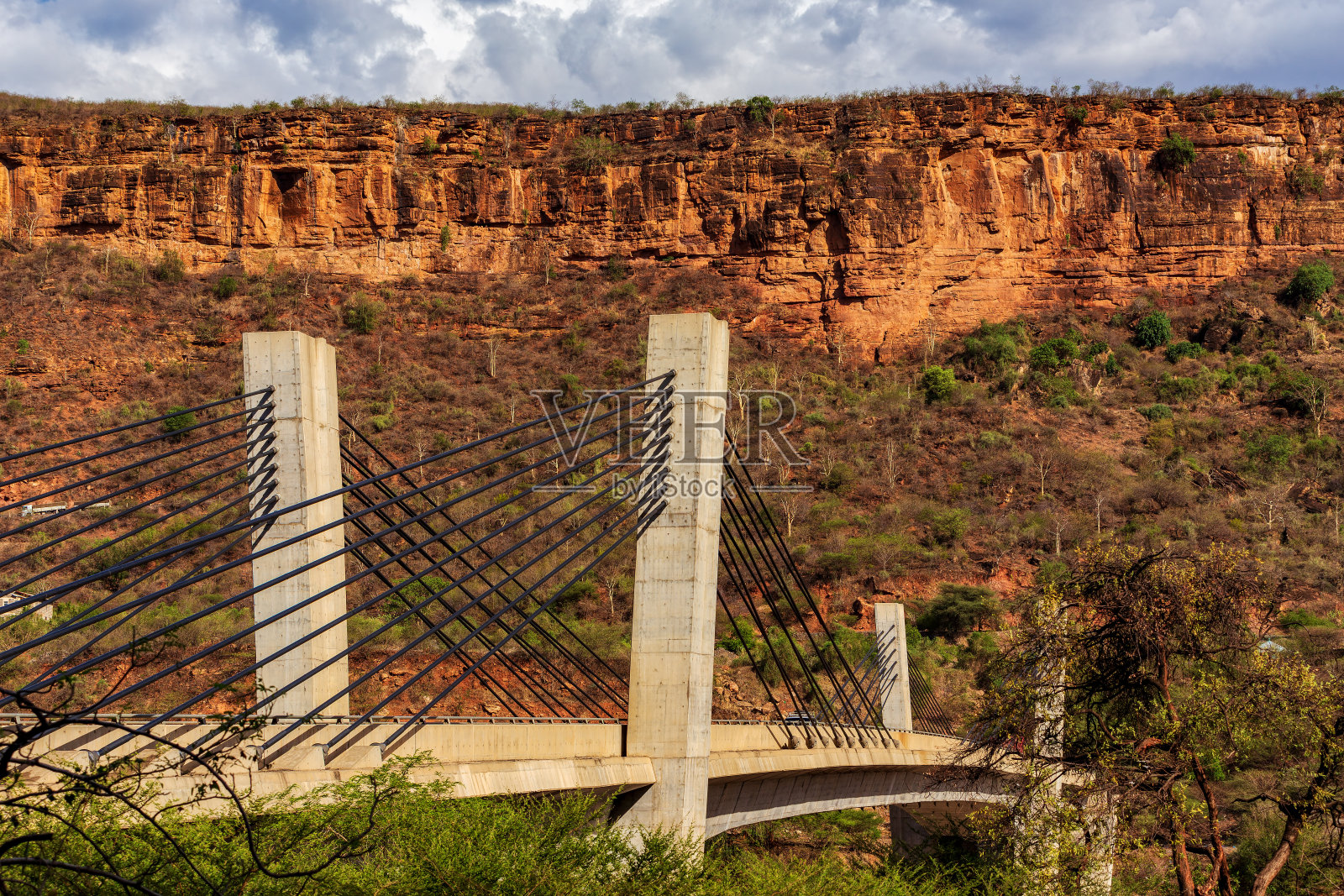 埃塞俄比亚塞米恩山脉阿姆哈拉地区，德布雷马科斯附近横跨青尼罗河山脉的桥梁。照片摄影图片