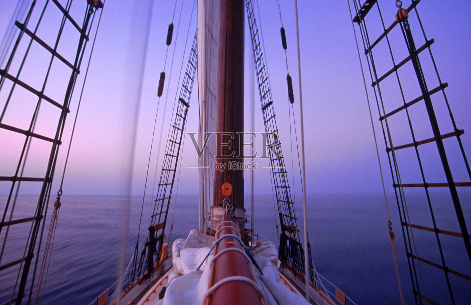 在海上漂流照片摄影图片