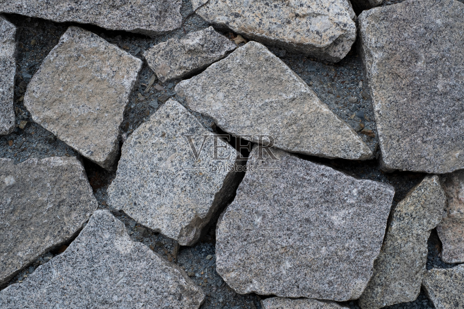 人行道外墙采用无缝花岗岩铺装，展现了细致的建筑设计。照片摄影图片