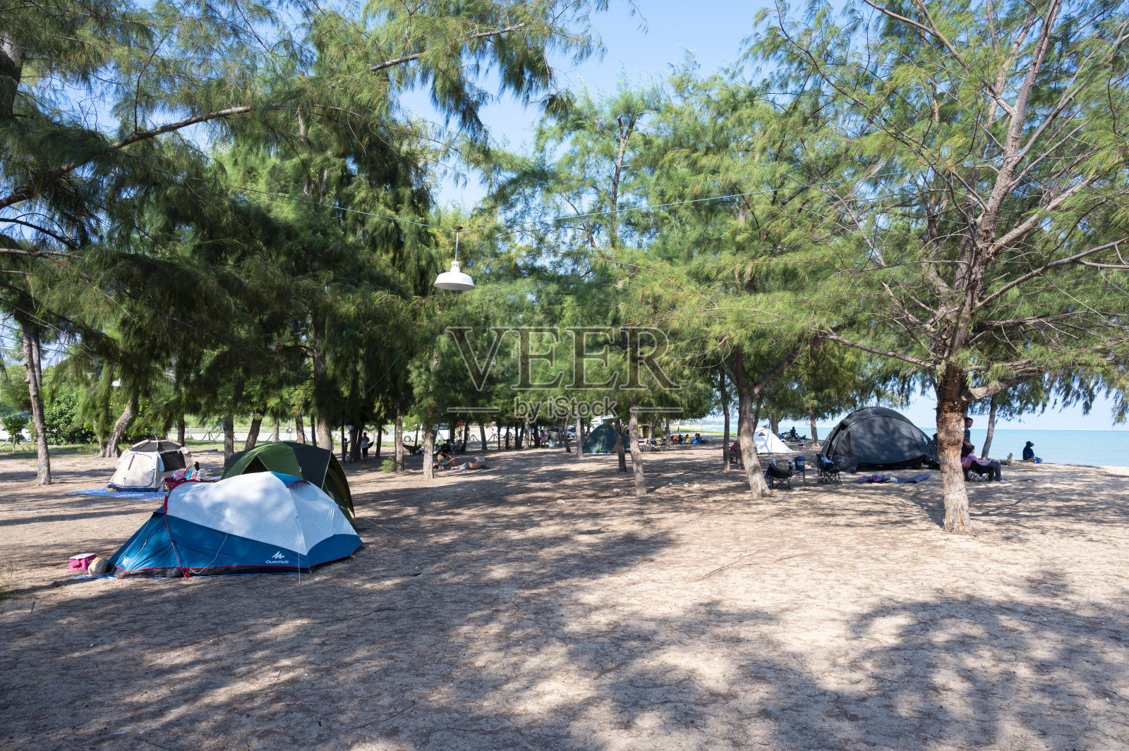 泰国春武里，sattahip海军基地附近的U-tapao机场海滩。照片摄影图片