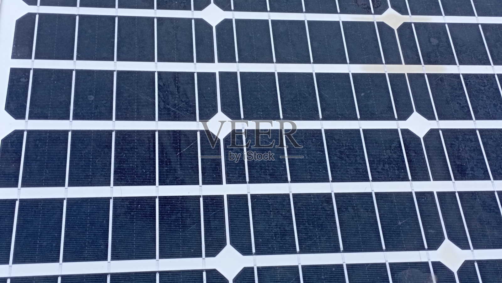 吸收太阳热能的太阳能板照片摄影图片