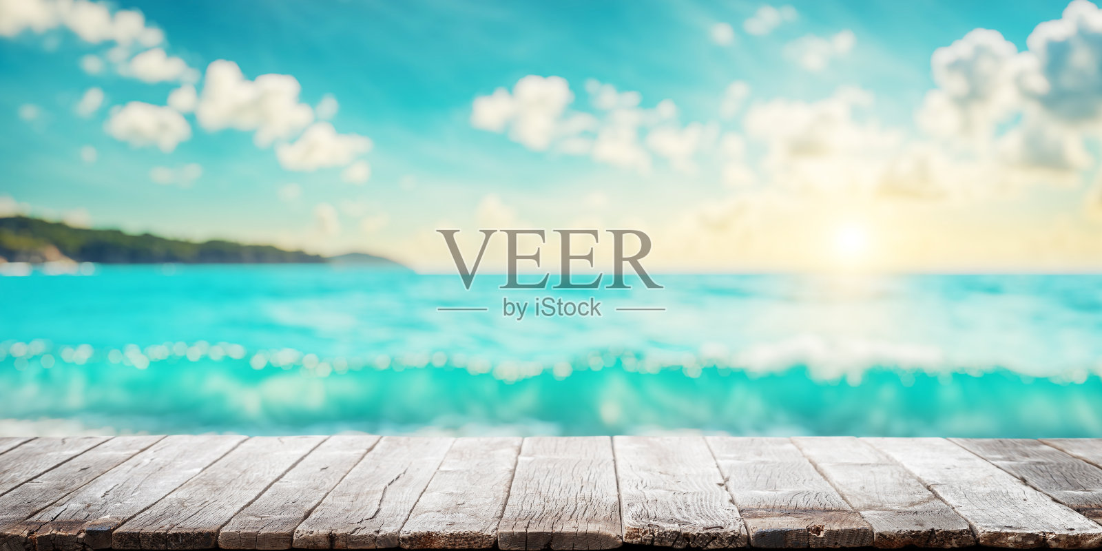 空木桌或码头与阳光明媚的海滩和大海照片摄影图片