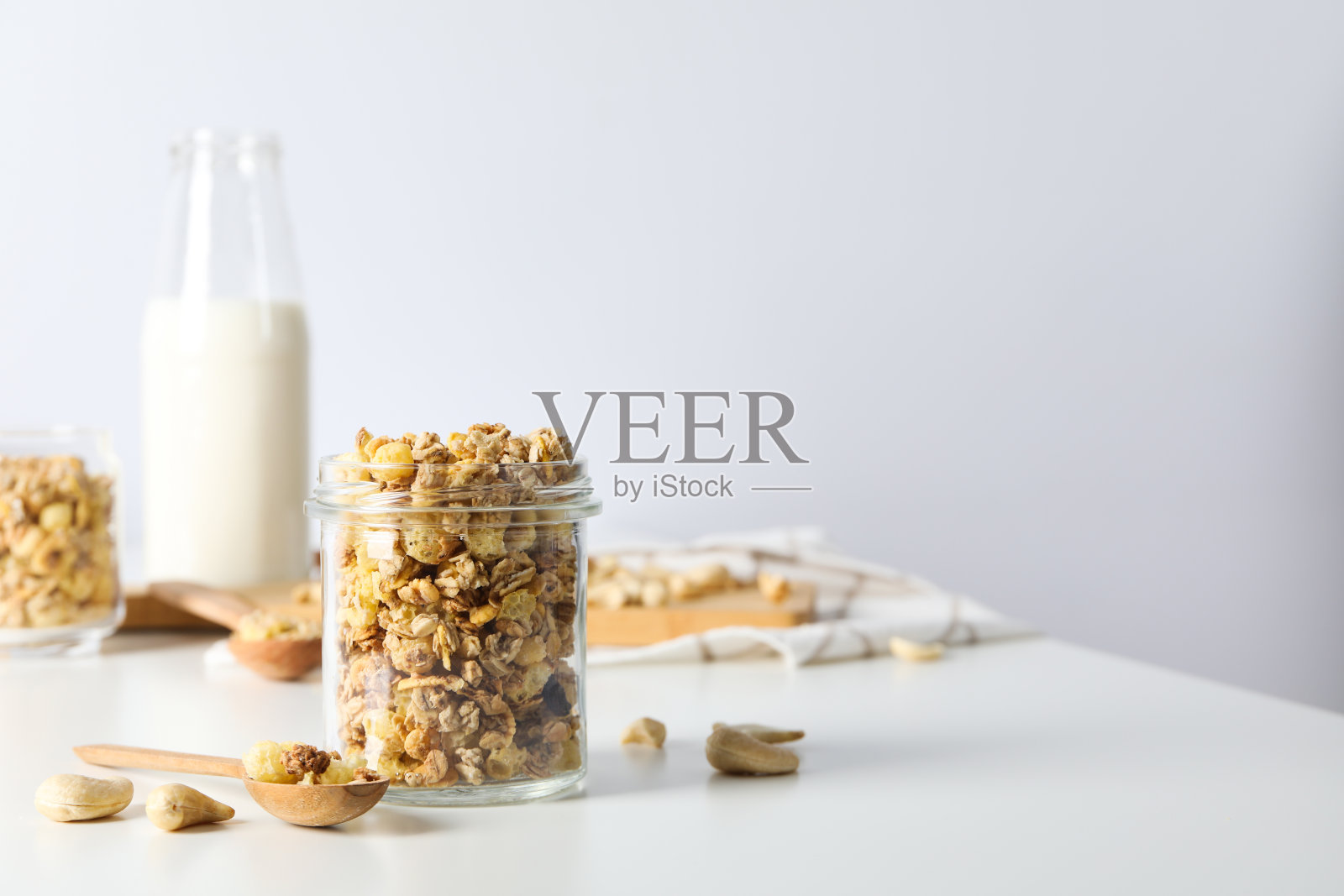 早餐未煮熟的食物——什锦麦片照片摄影图片