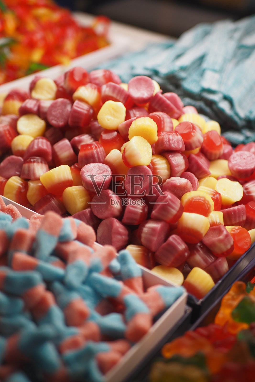 五颜六色的果冻、软糖陈列销售照片摄影图片