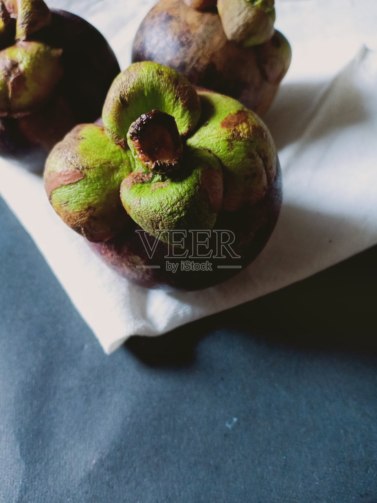 白色背景上新鲜山竹的特写照片摄影图片