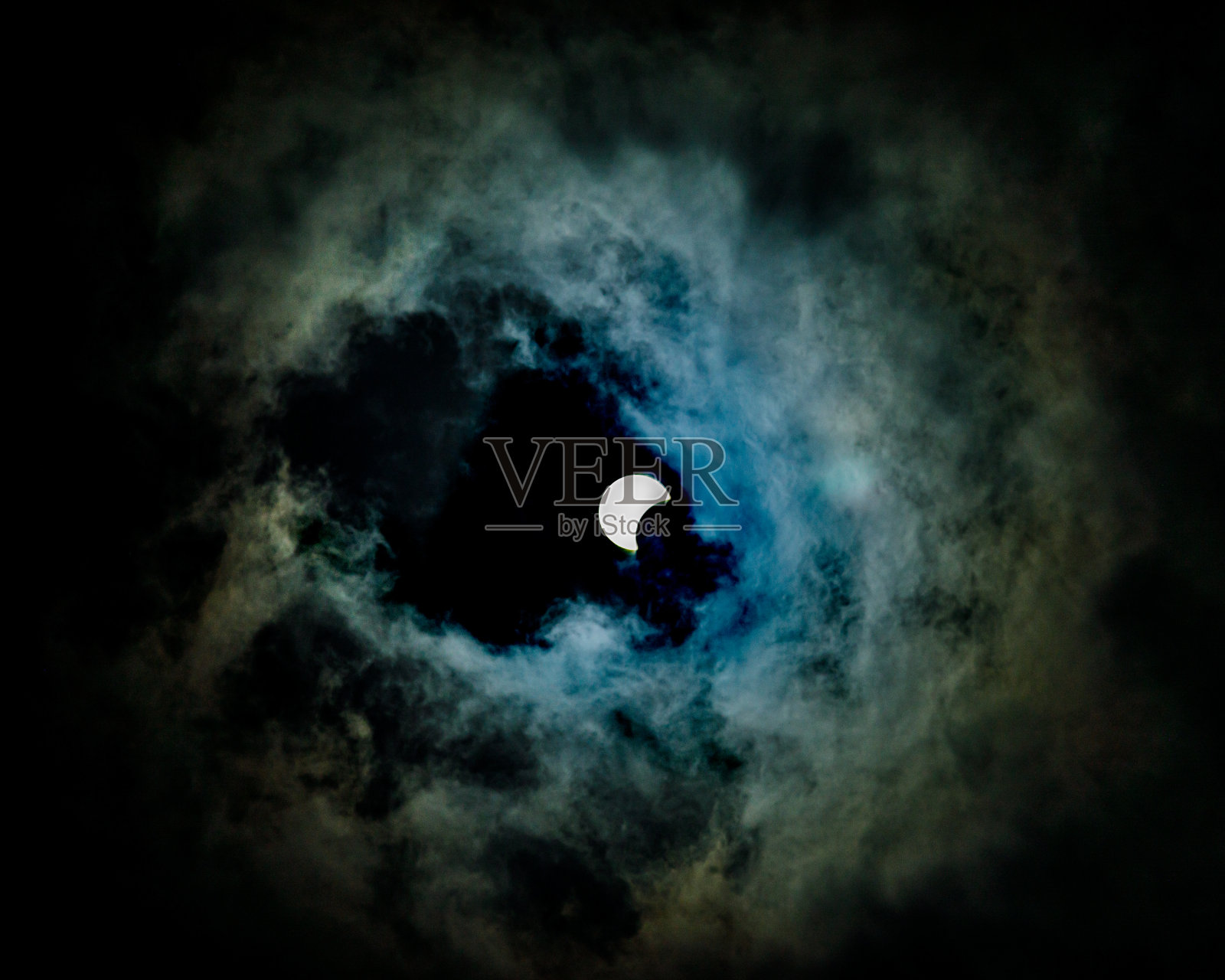 云后的全食照片摄影图片