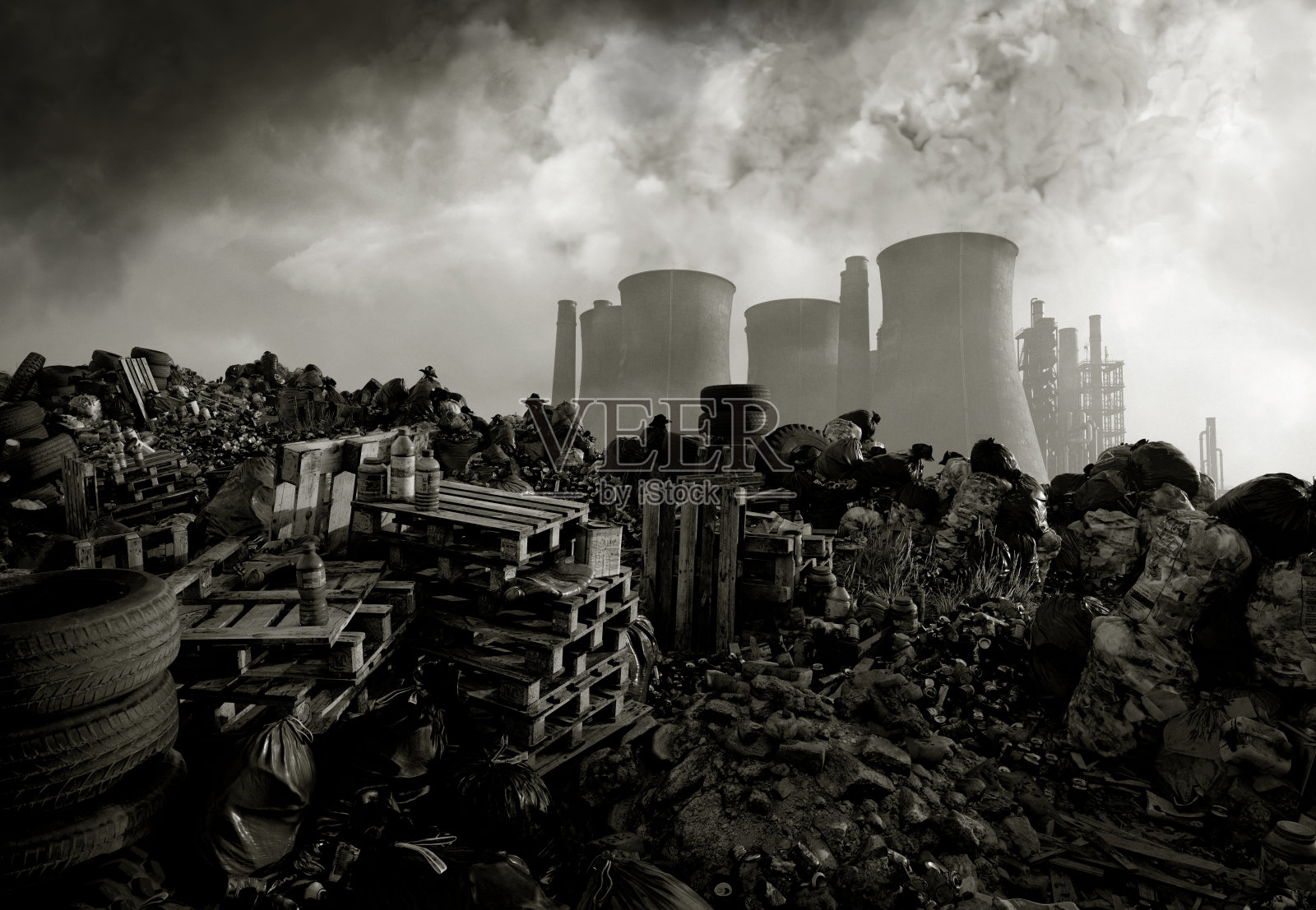 发电厂排放污染空气，烟囱和有毒垃圾在前景照片摄影图片