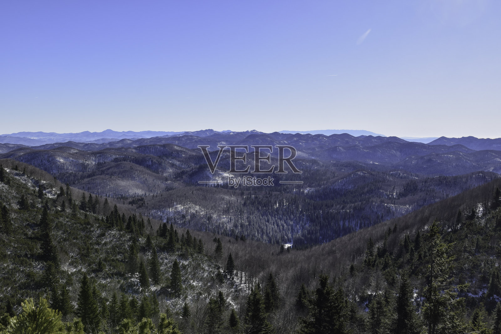 从斯洛文尼亚的Veliki Sneznik峰拍摄的全景景观照片摄影图片