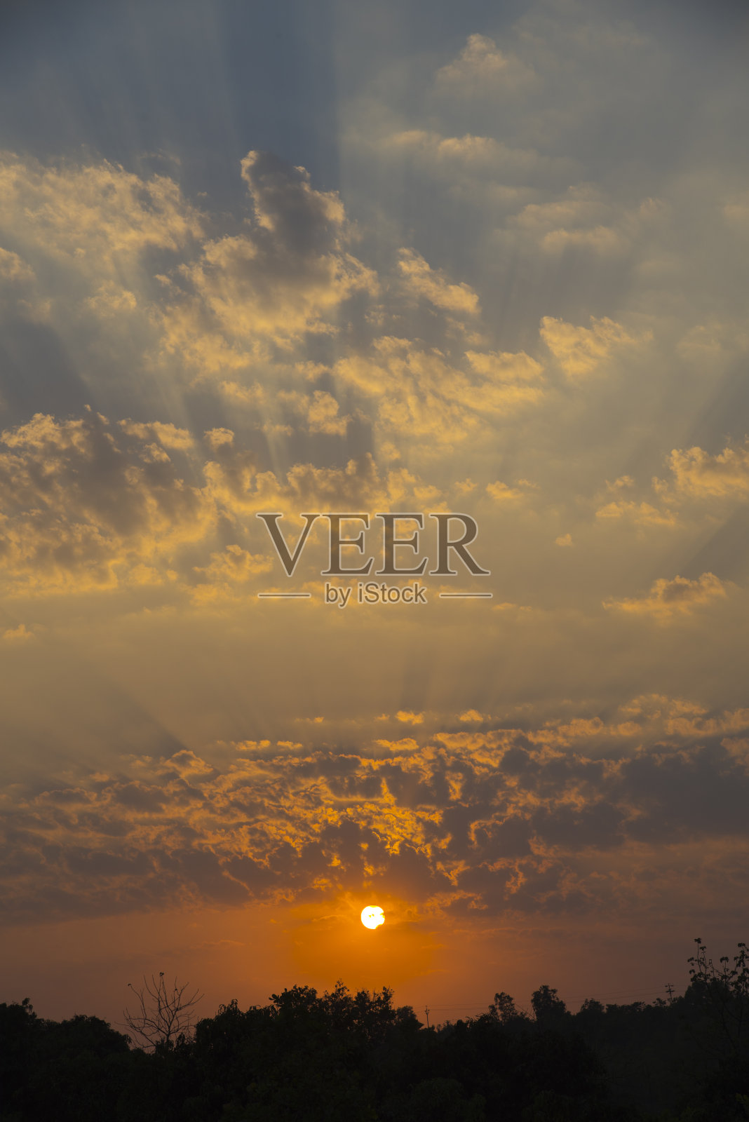 美丽的日落天空。照片摄影图片