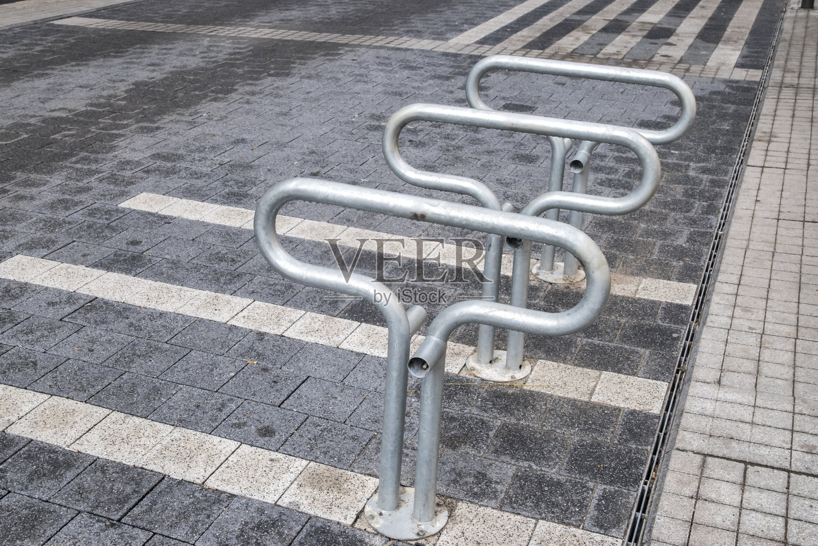 自行车架护柱照片摄影图片