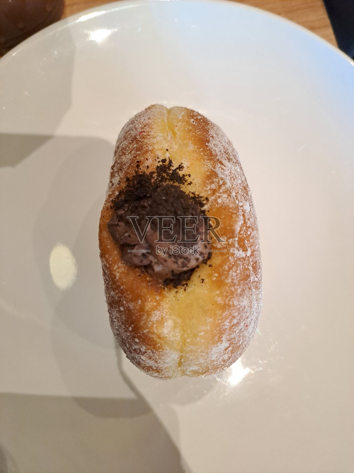 BOMBOLONI甜甜圈加巧克力屑照片摄影图片