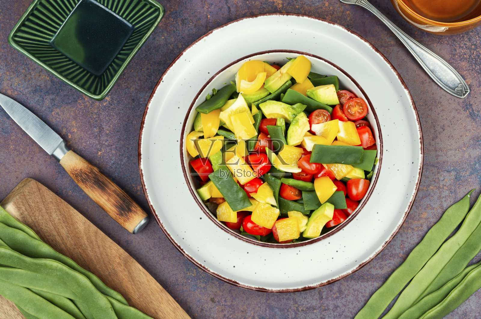 新鲜蔬菜沙拉配菜豆照片摄影图片