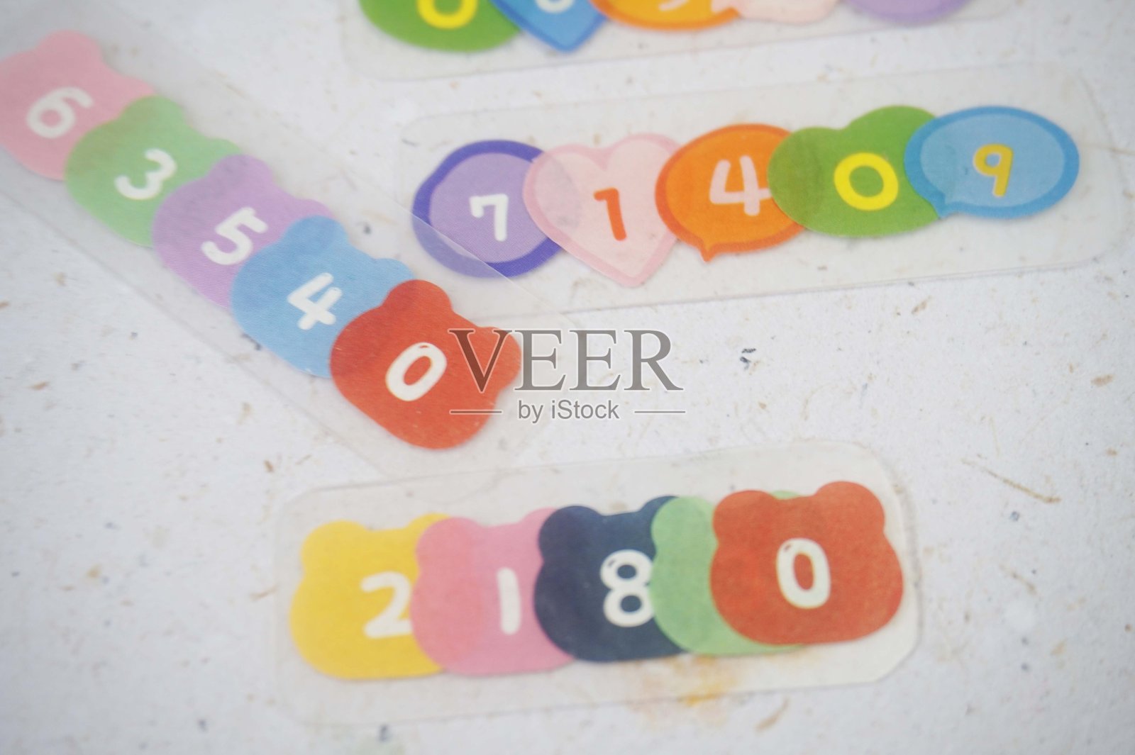 有很多数字的彩色数字照片摄影图片