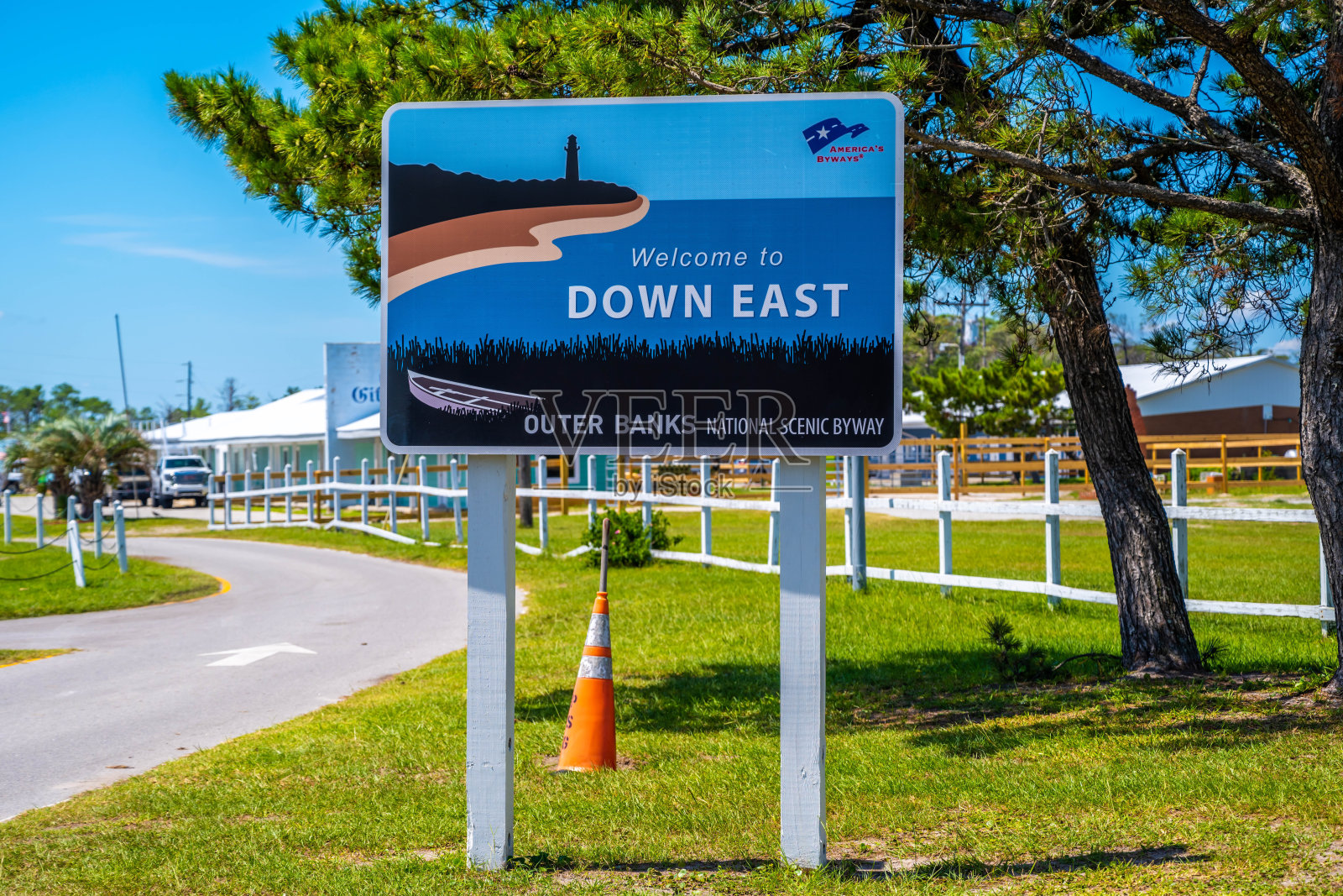 通往北卡罗来纳州莫尔黑德市的入口道路照片摄影图片