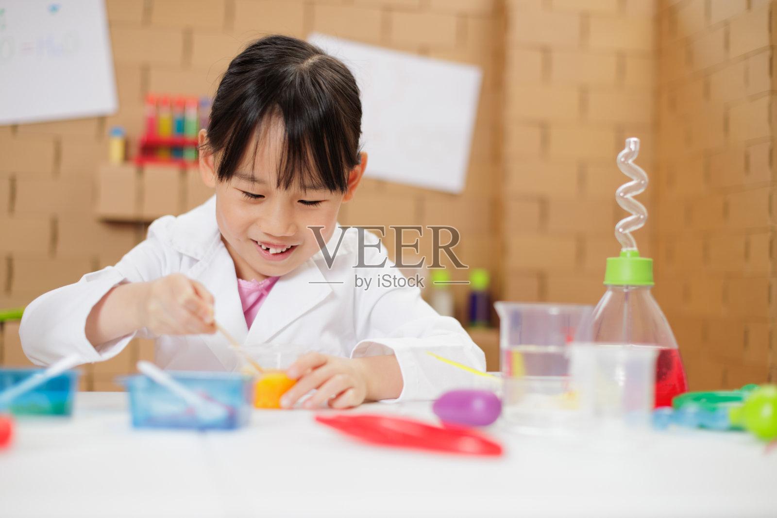 在家做科学实验照片摄影图片