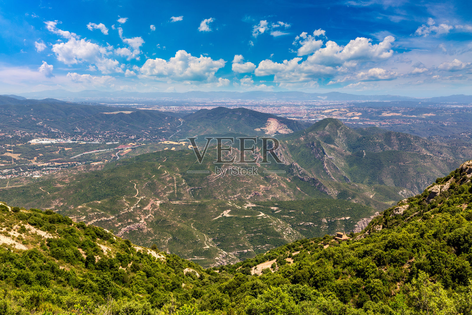 西班牙蒙特塞拉特山脉的景色照片摄影图片