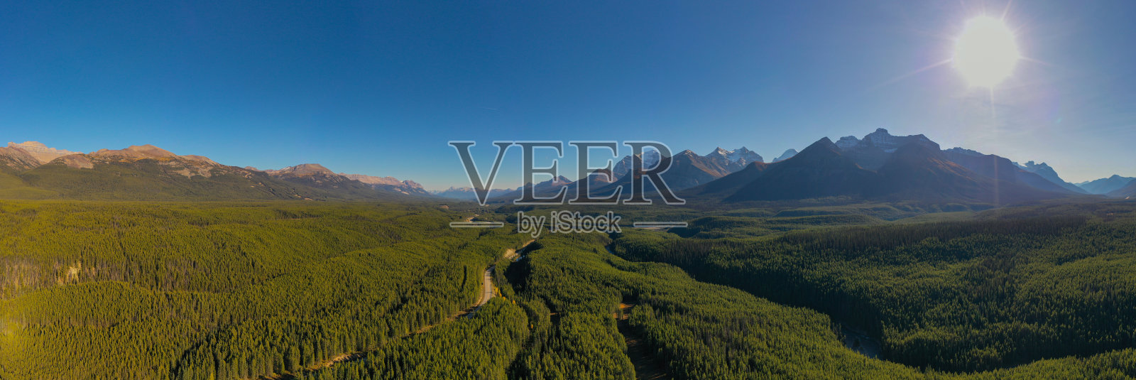 阿萨巴斯卡河全景鸟瞰图照片摄影图片