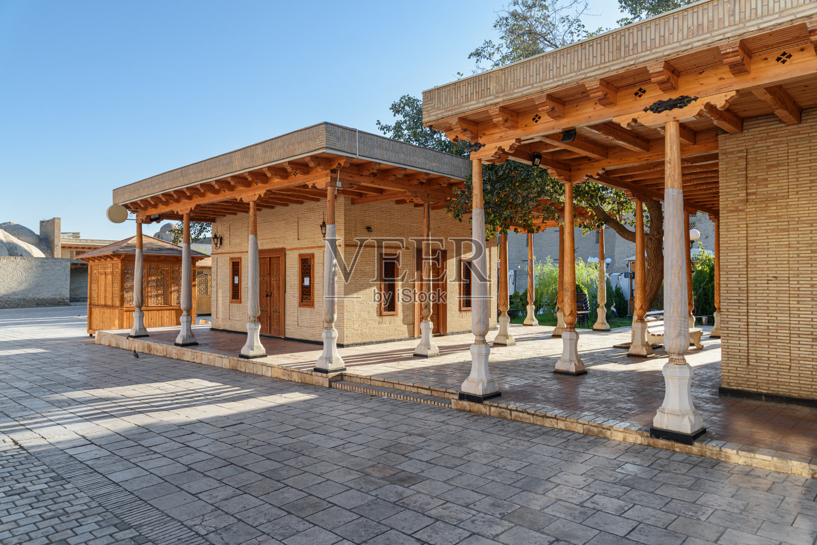 乌兹别克斯坦布哈拉历史中心令人敬畏的晨景照片摄影图片