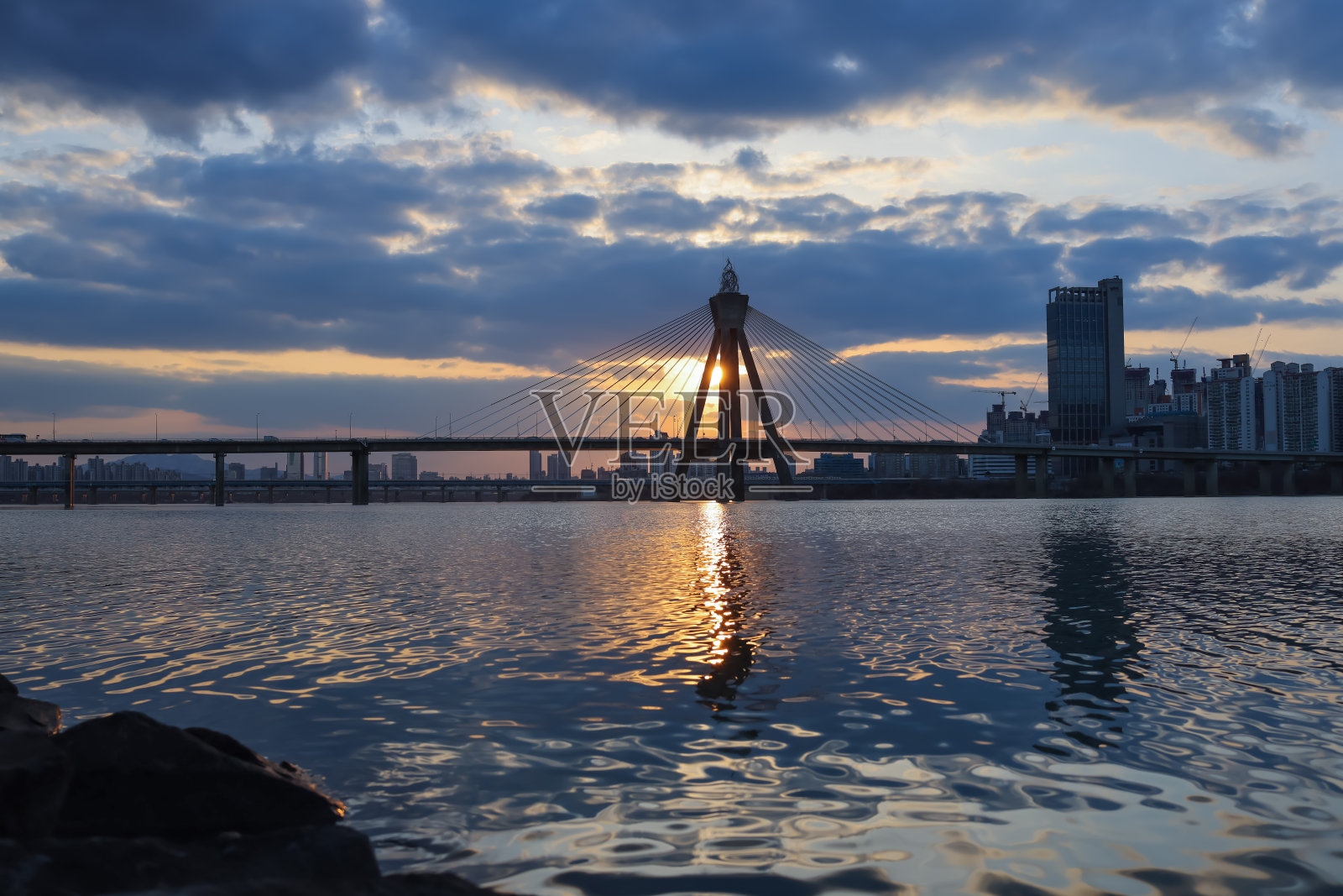 夕阳西下照片摄影图片