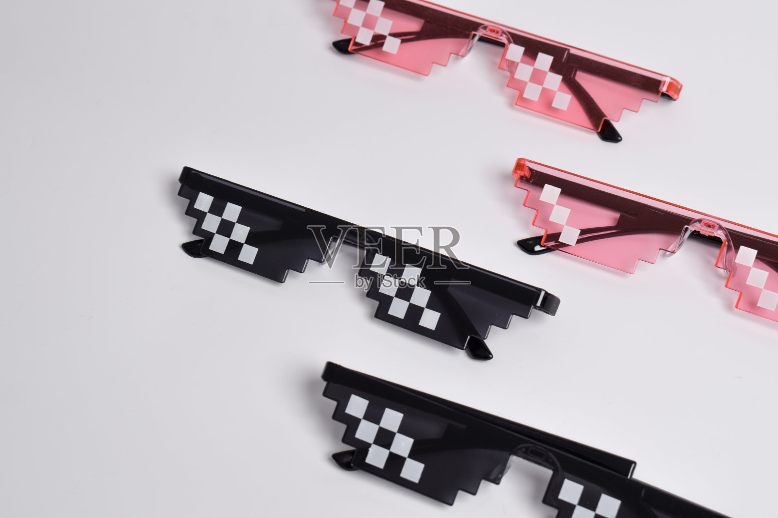 暴徒生活眼镜黑色和粉红色的颜色照片摄影图片