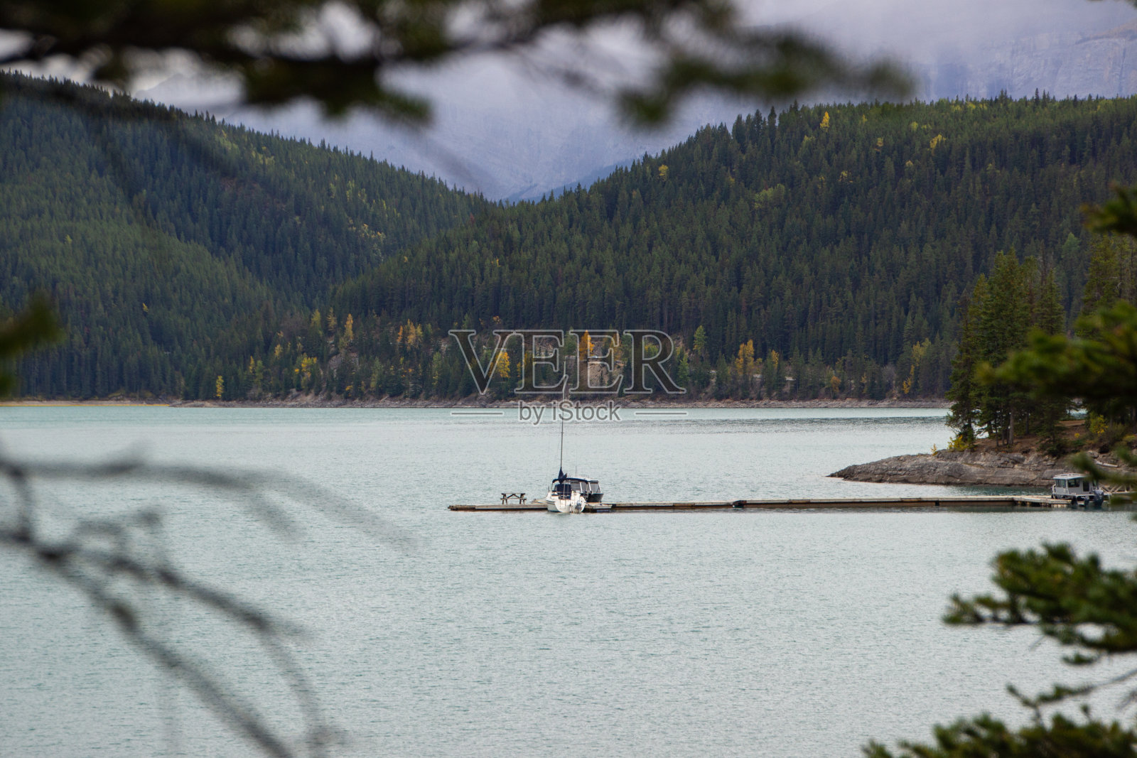 明尼万卡湖上的小船照片摄影图片