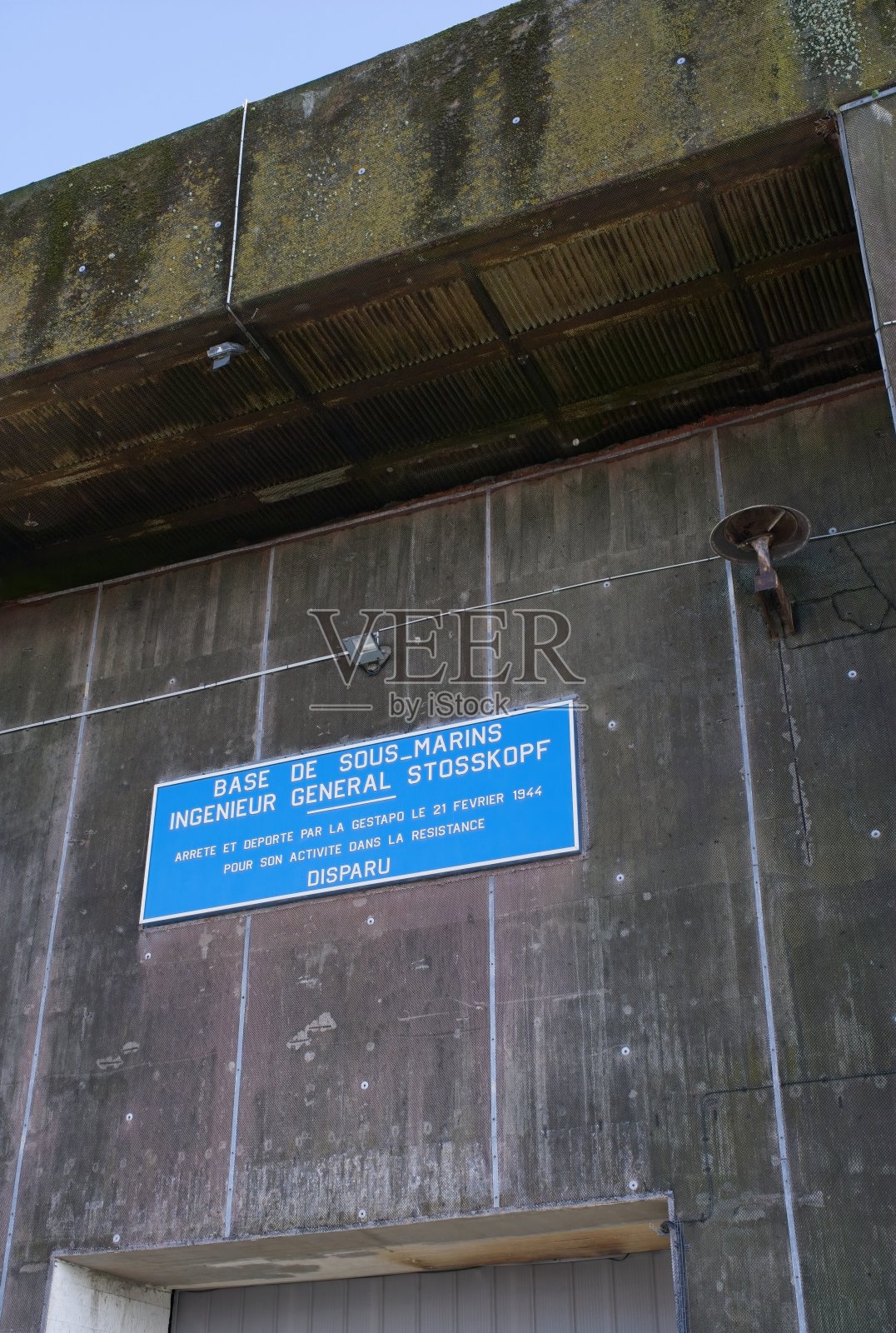 洛里昂的德国潜艇基地。这是德国在二战期间制造的一种强化u型笔。春季的一天。有选择性的重点照片摄影图片