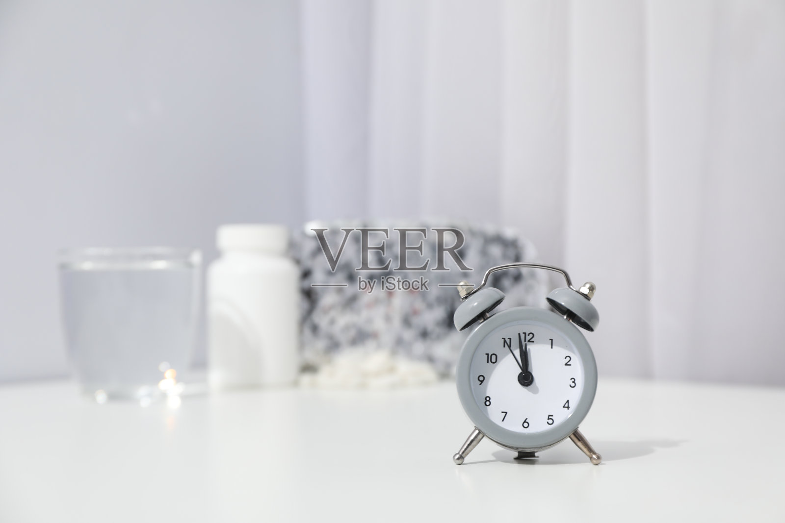 失眠和睡眠问题组成用睡眠面膜照片摄影图片