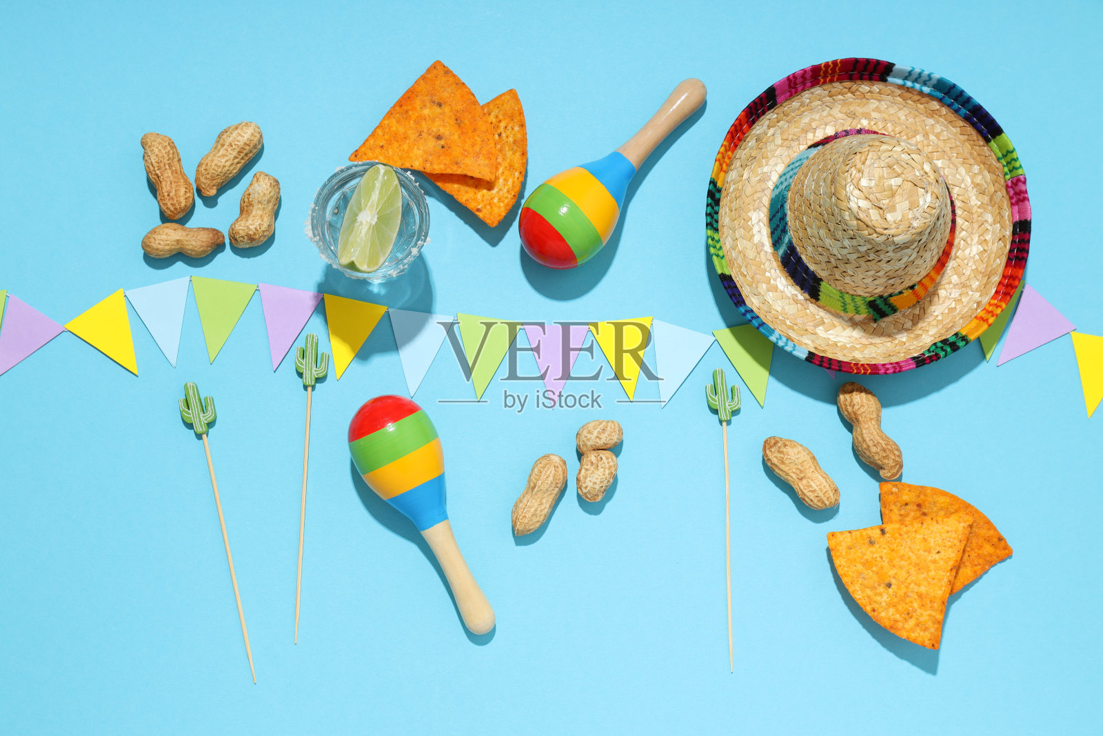 墨西哥食物的概念，玉米饼和龙舌兰酒，俯视图照片摄影图片