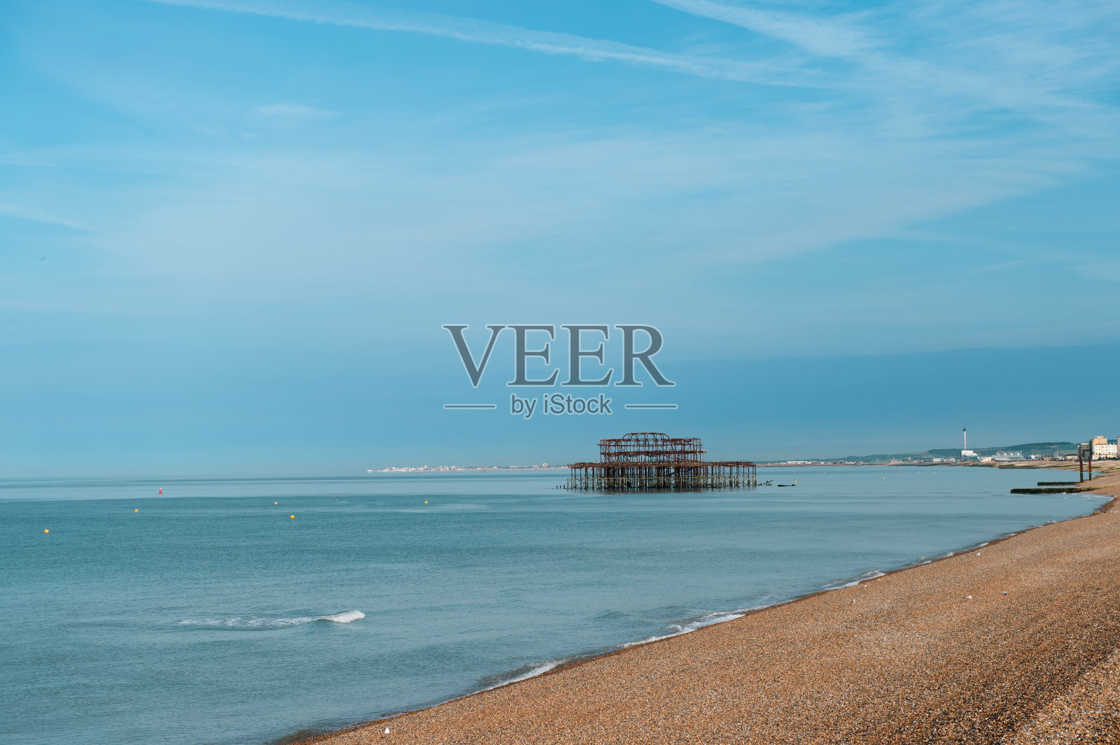 英国布莱顿——2015年6月16日:布莱顿海洋宫和码头是1899年开放的热门旅游景点。照片摄影图片