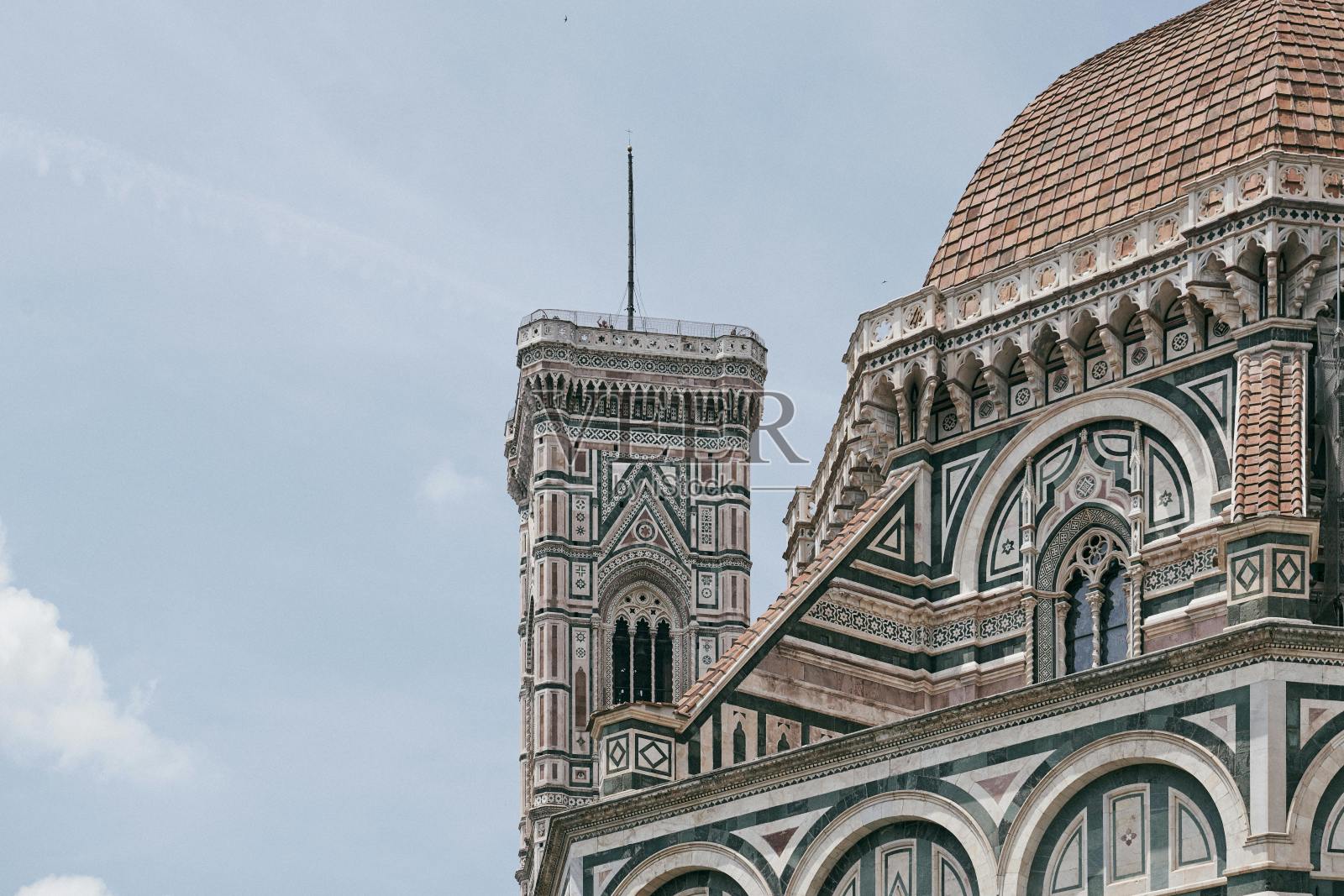有圆顶的大建筑物照片摄影图片