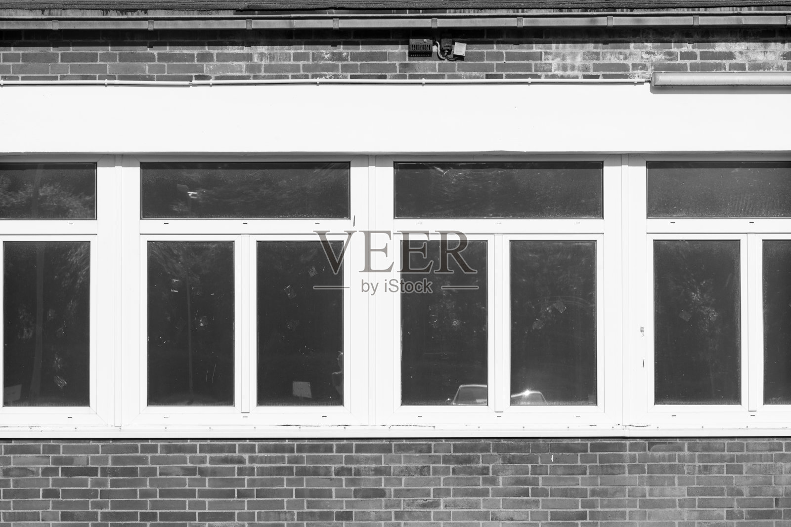 一座废弃的旧工业建筑的办公大楼照片摄影图片