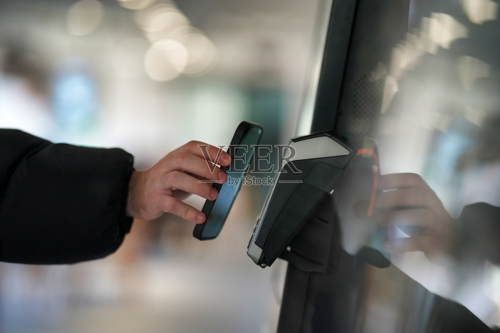 非接触式支付在行动照片摄影图片