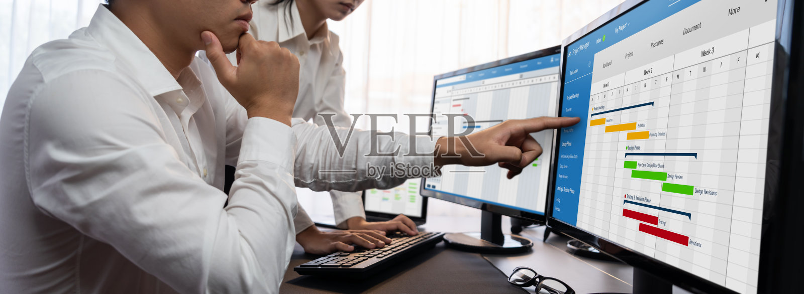 商务人员计划公司任务的时间和截止日期。开拓照片摄影图片