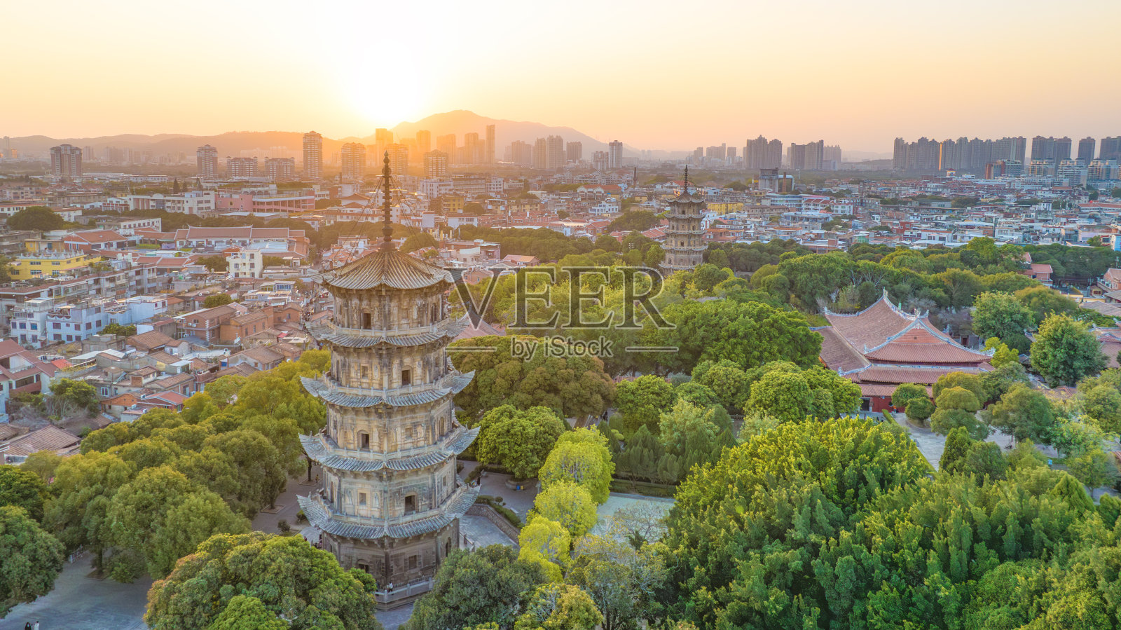 中国福建省泉州市历城区泉州西街及开元寺航拍图照片摄影图片