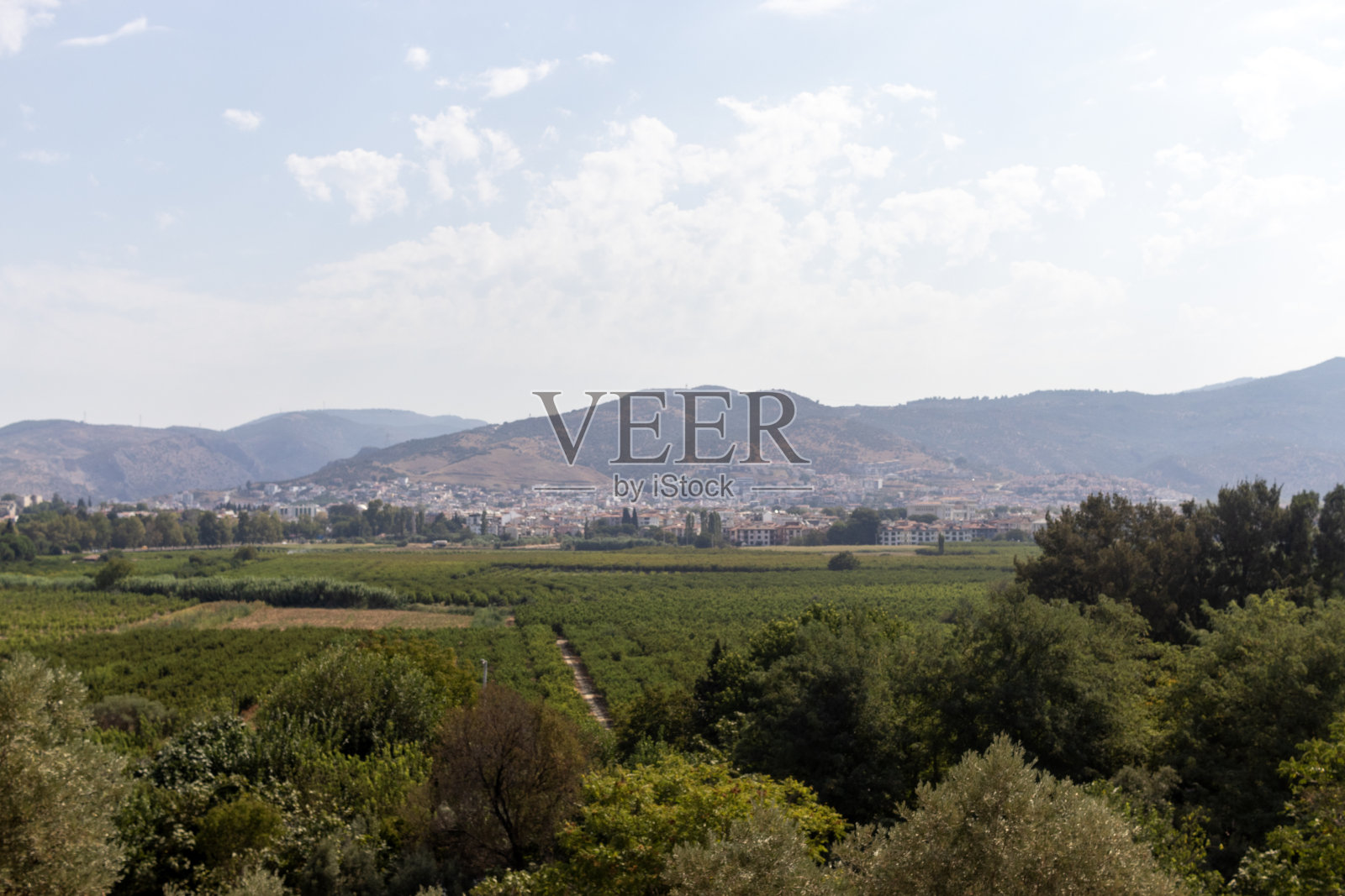 土耳其伊兹密尔省塞尔丘克区。村庄的观点。照片摄影图片