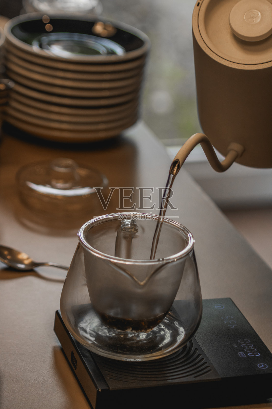 在咖啡馆泡茶照片摄影图片