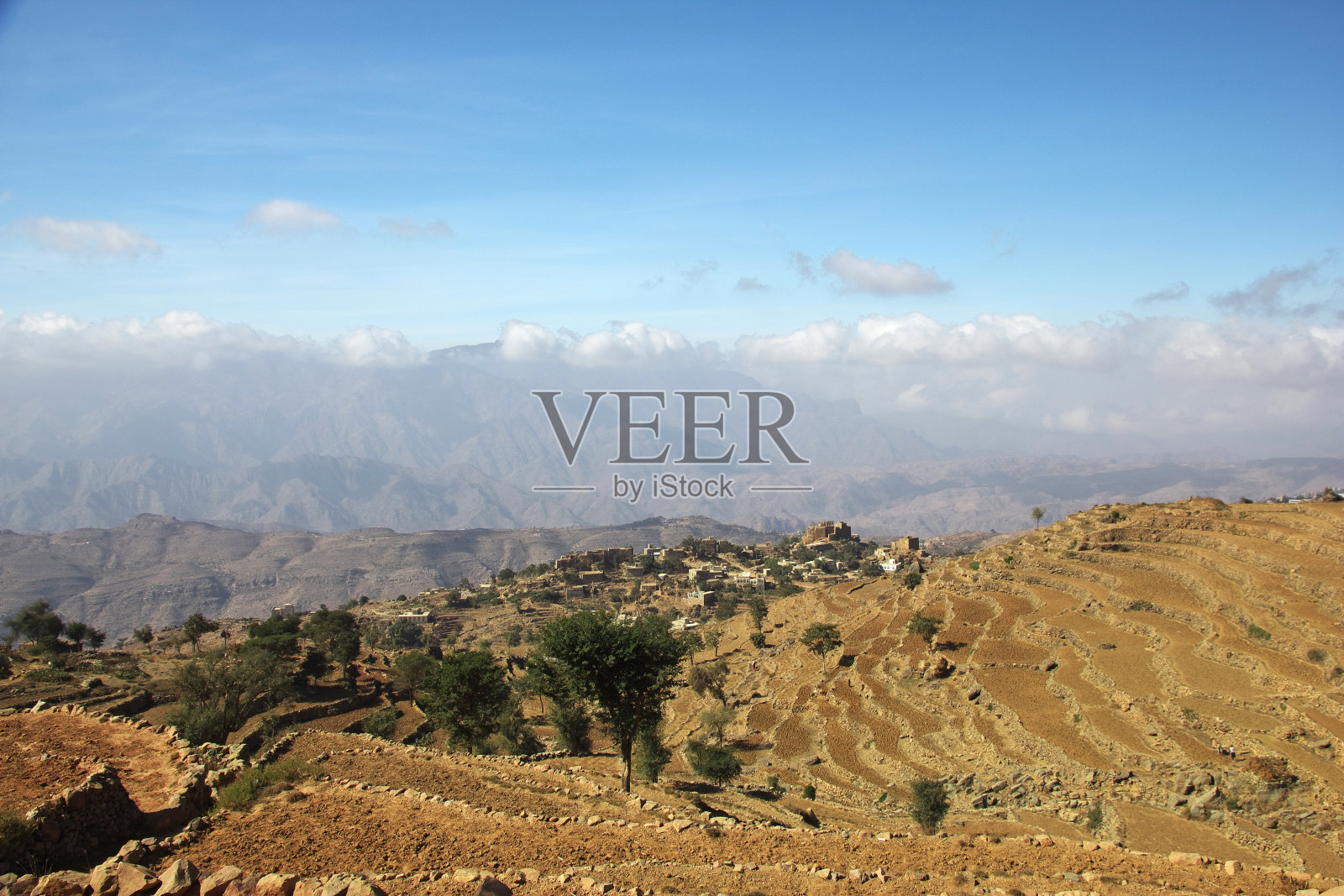 也门山区中的瓦迪萨拉照片摄影图片