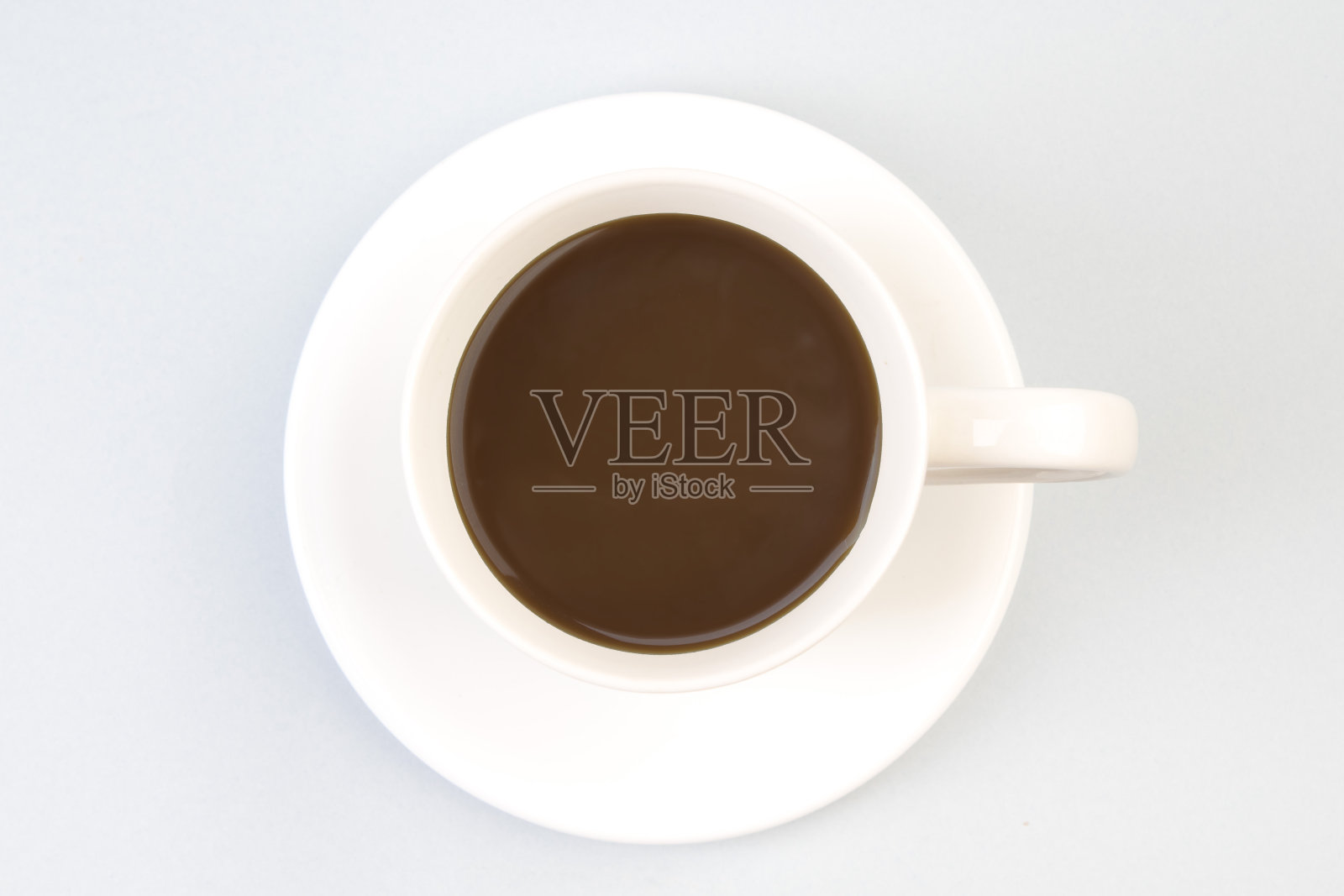 一杯被隔离在白色背景上的咖啡粉。前视图。照片摄影图片