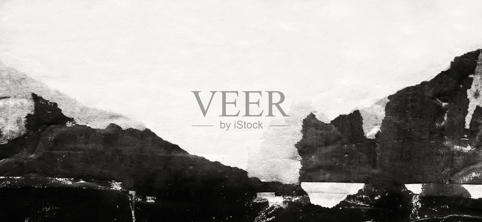 旧的撕破黑白海报纹理背景垃圾皱巴巴的纸老式拼贴海报空白的空间文字照片摄影图片